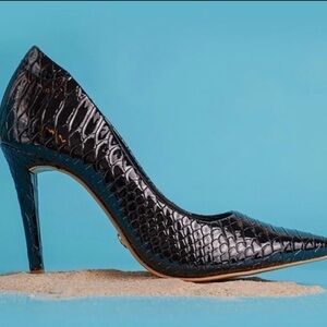 Patent Leather Pointed Toe Pumps Heels